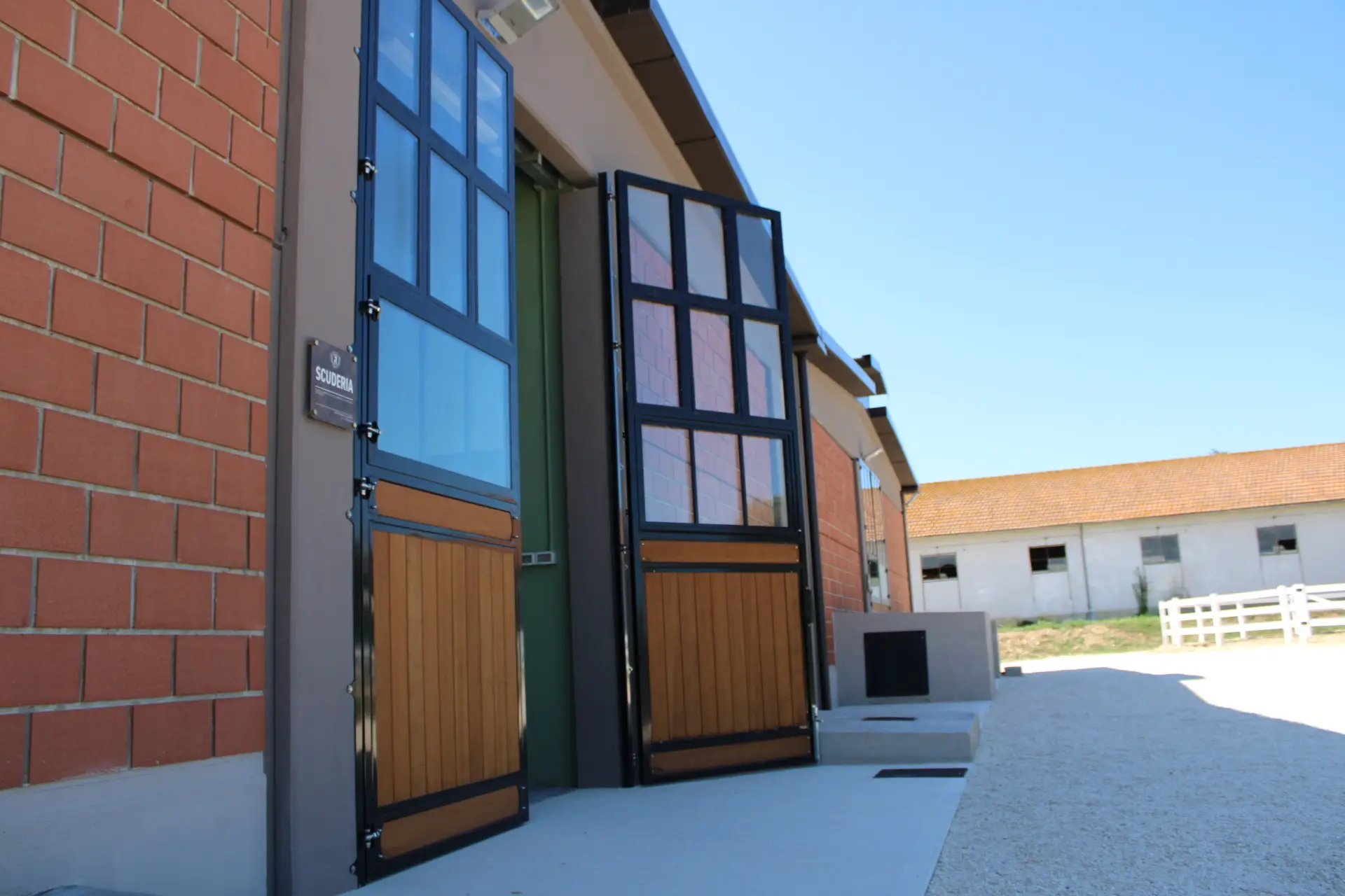 Ingresso alle scuderie del Rio Tavo Horse Club SSD